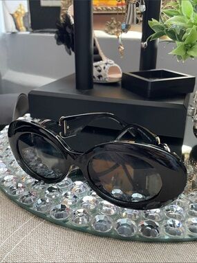 ✨🖤Black Women's CHIC Oval Sunglasses 🖤✨Like New